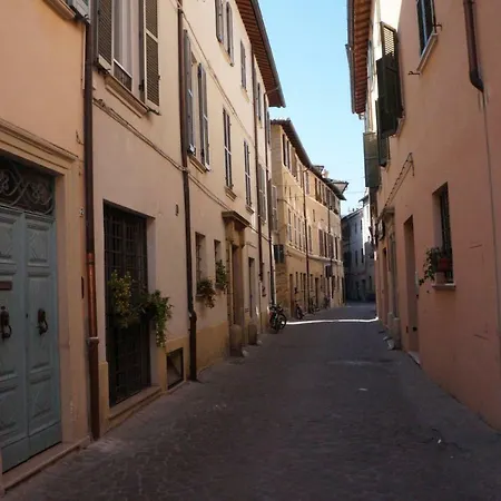 Il Vicolo 48 *
