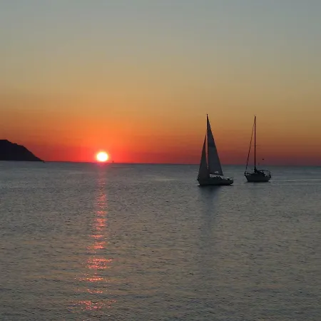 Il Vicolo 48 Bed and Breakfast Πέζαρο