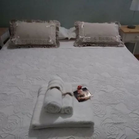 Il Vicolo 48 Bed and Breakfast Πέζαρο